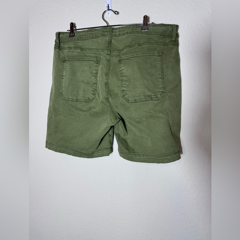 Kut From The Kloth Women's Catherine Shorts Olive Size 16 - Picture 2 of 10